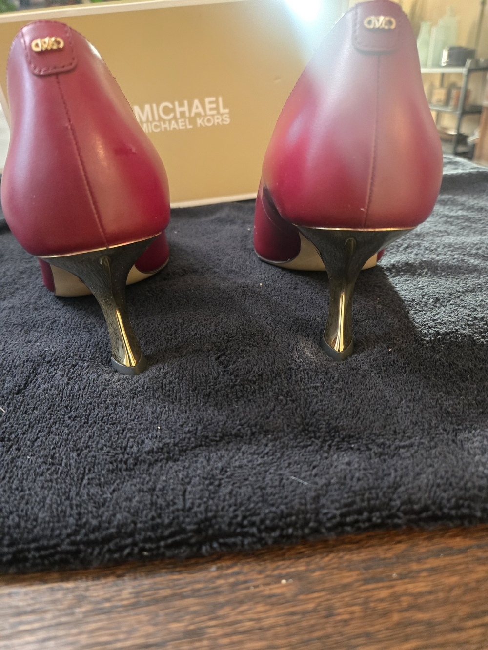 Michael Kors Women's Red Pointed-Toe Leather Gold Metal Heel Pumps Size 11/42 - Picture 5 of 12